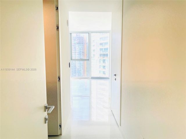 300 Biscayne Blvd Way 2807, Miami, FL 33131