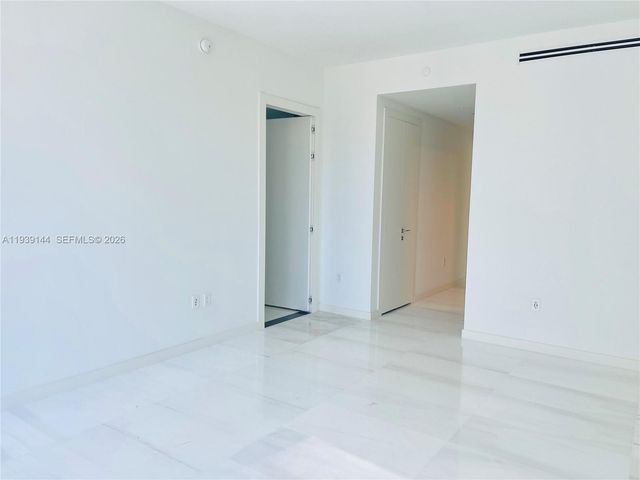 300 Biscayne Blvd Way 2807, Miami, FL 33131