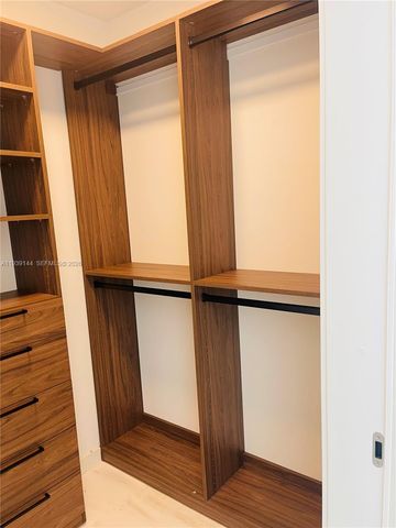 300 Biscayne Blvd Way 2807, Miami, FL 33131