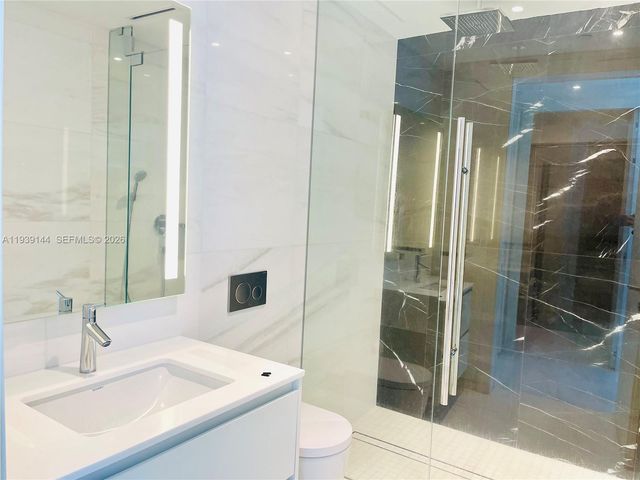 300 Biscayne Blvd Way 2807, Miami, FL 33131