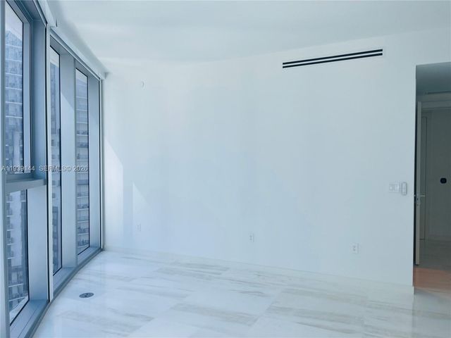 300 Biscayne Blvd Way 2807, Miami, FL 33131