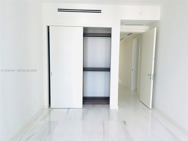 300 Biscayne Blvd Way 2807, Miami, FL 33131