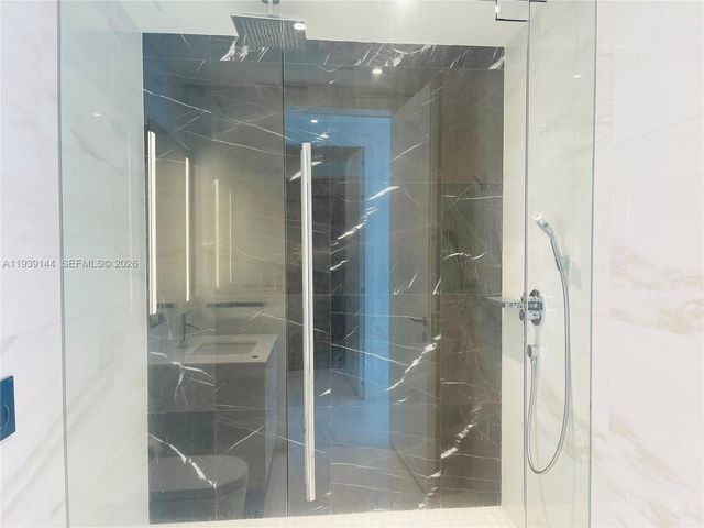 300 Biscayne Blvd Way 2807, Miami, FL 33131