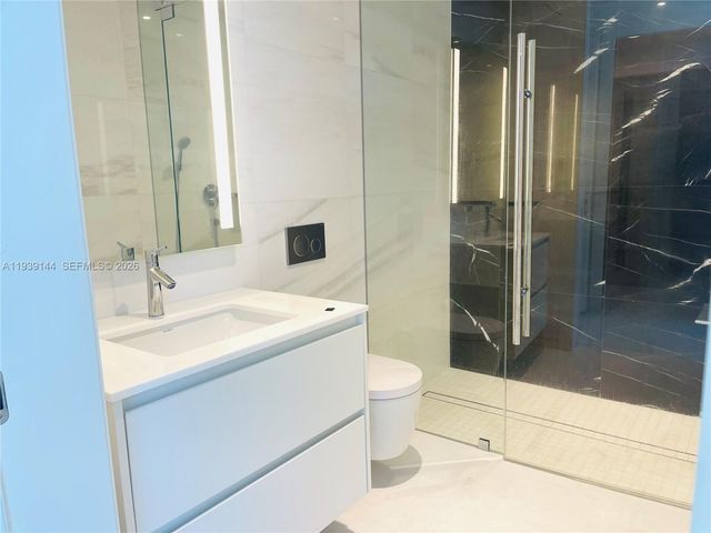 300 Biscayne Blvd Way 2807, Miami, FL 33131