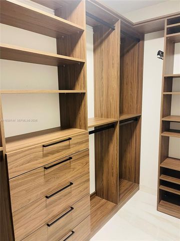 300 Biscayne Blvd Way 2807, Miami, FL 33131