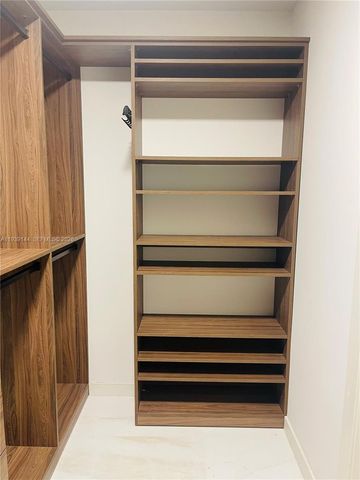 300 Biscayne Blvd Way 2807, Miami, FL 33131