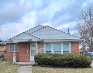 15227 5th Avenue, Phoenix, IL 60426