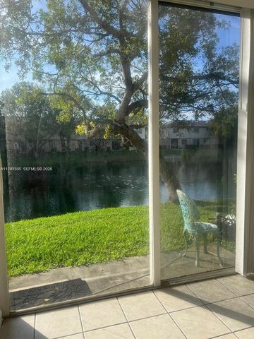 969 Abaco Ln, Riviera Beach, FL 33404