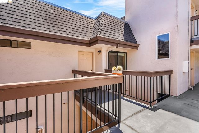 417 Evelyn Ave 205, Albany, CA 94706