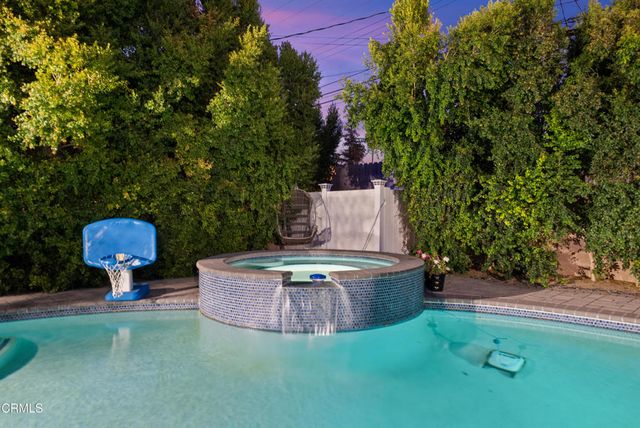 23820 Hartland Street, Los Angeles, CA 91307