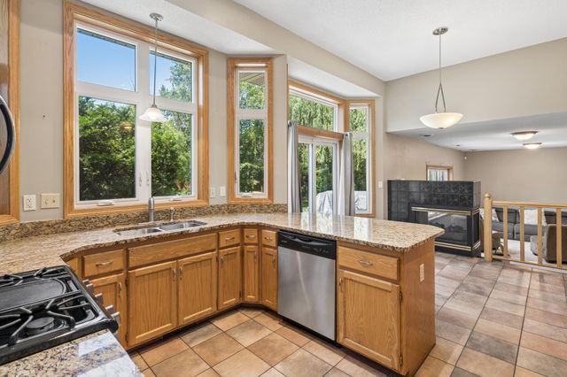 8901 Dunbar Knoll N, Brooklyn Park, MN 55443