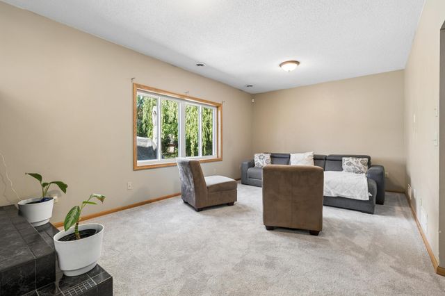 8901 Dunbar Knoll N, Brooklyn Park, MN 55443
