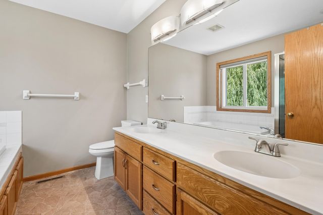 8901 Dunbar Knoll N, Brooklyn Park, MN 55443