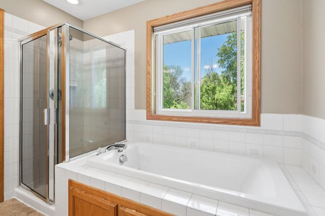 8901 Dunbar Knoll N, Brooklyn Park, MN 55443
