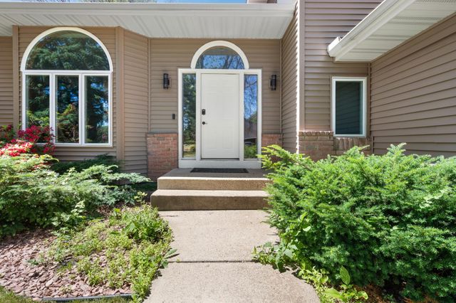 8901 Dunbar Knoll N, Brooklyn Park, MN 55443