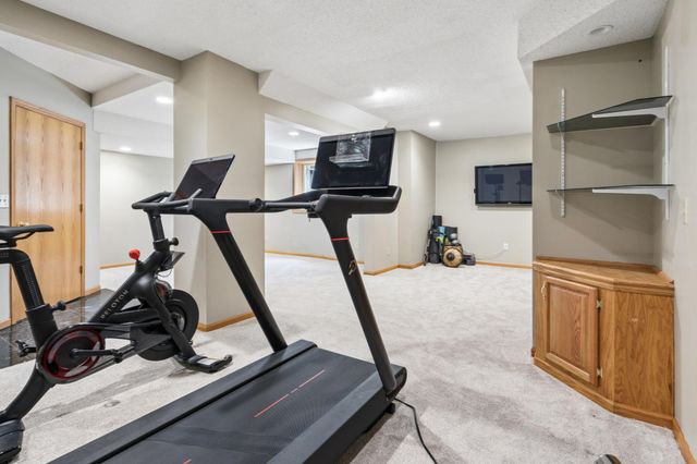 8901 Dunbar Knoll N, Brooklyn Park, MN 55443