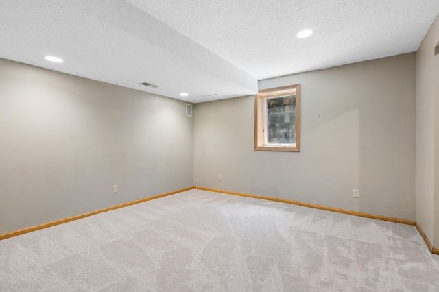 8901 Dunbar Knoll N, Brooklyn Park, MN 55443