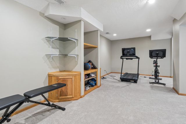 8901 Dunbar Knoll N, Brooklyn Park, MN 55443