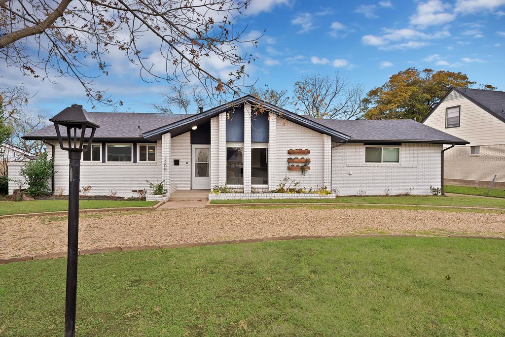 1205 Golden Trophy Drive, Dallas, TX 75232