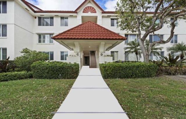 108 Half Moon Circle, Hypoluxo, FL 33462