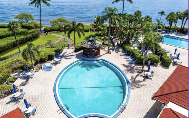 108 Half Moon Circle, Hypoluxo, FL 33462