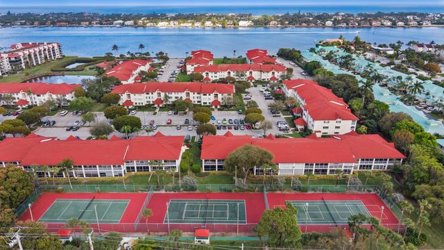 108 Half Moon Circle, Hypoluxo, FL 33462