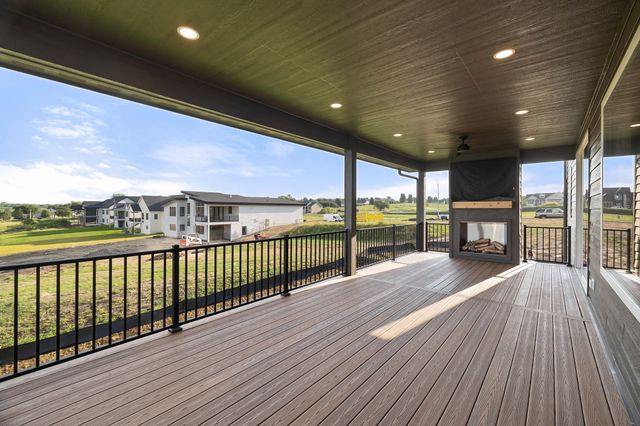 307 Emmett Court, Norwalk, IA 50211