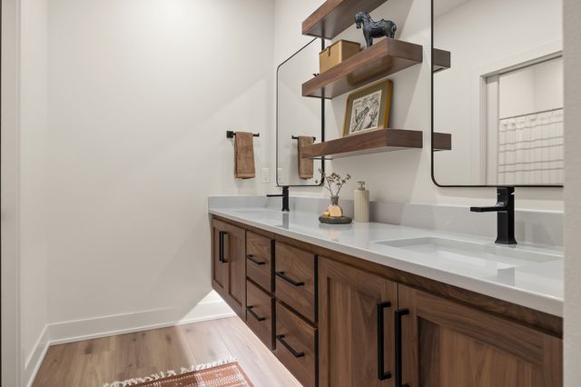 307 Emmett Court, Norwalk, IA 50211