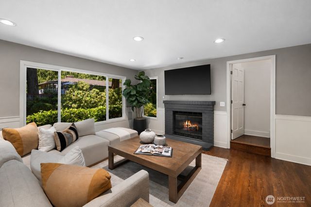 21603 NE 22nd Court, Sammamish, WA 98074