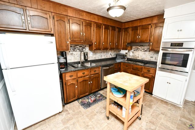 205 Scarborough Road, Centerville, GA 31028