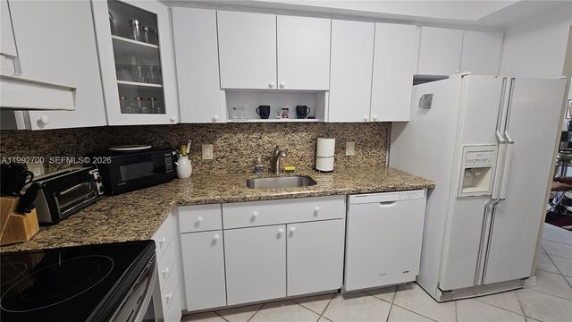 1980 S Ocean Dr 15K, Hallandale Beach, FL 33009