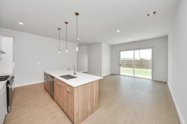 3004B Ventas Drive, Houston, TX 77047