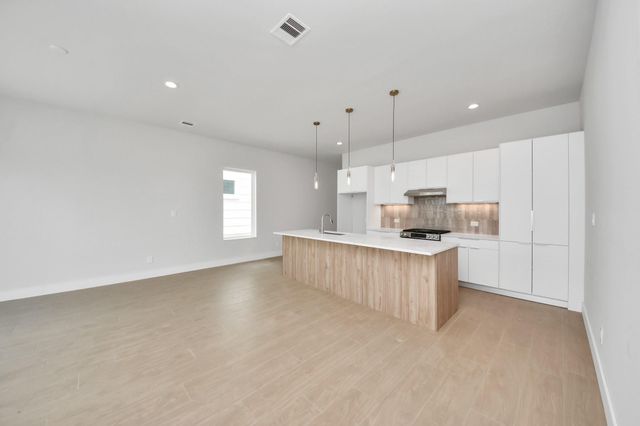 3004B Ventas Drive, Houston, TX 77047