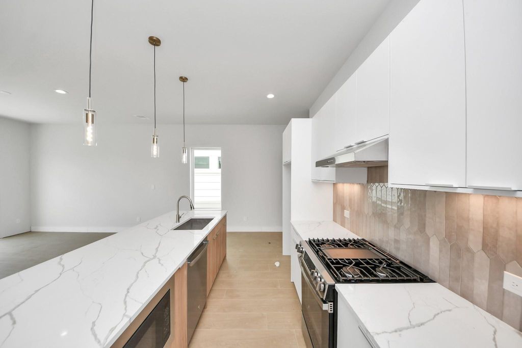 3004B Ventas Drive, Houston, TX 77047