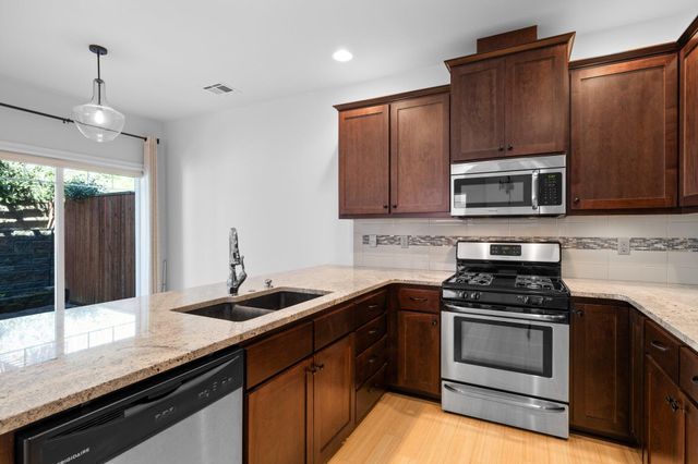 111 McCully Lane, Jacksonville, OR 97530