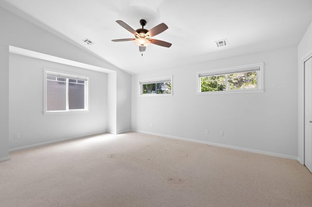 111 McCully Lane, Jacksonville, OR 97530