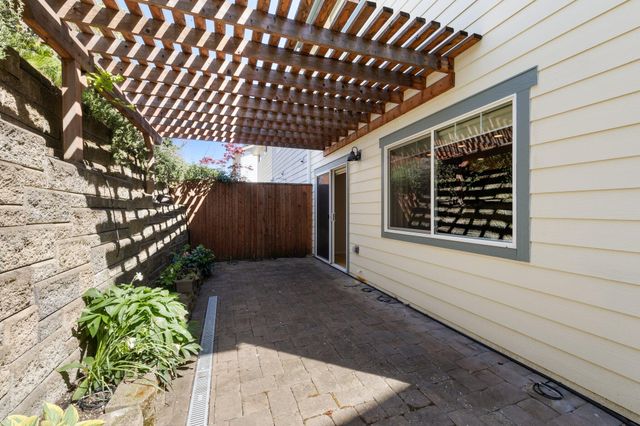 111 McCully Lane, Jacksonville, OR 97530