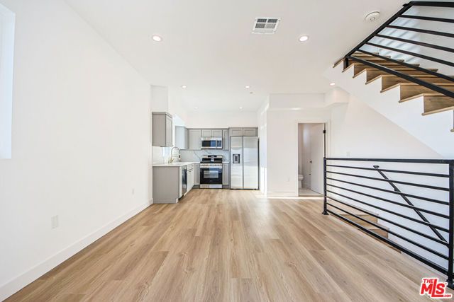 11443 Hatteras Street, North Hollywood (los Angeles), CA 91601