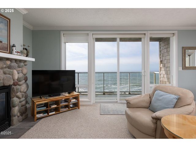 1113 N HIGHWAY 101 48, Depoe Bay, OR 97341