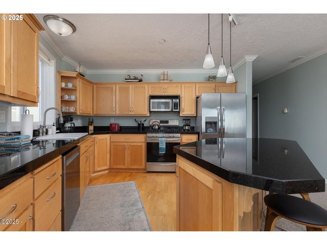 1113 N HIGHWAY 101 48, Depoe Bay, OR 97341