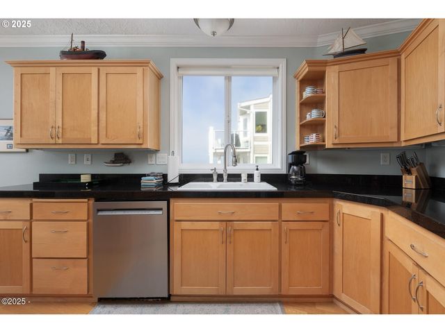 1113 N HIGHWAY 101 48, Depoe Bay, OR 97341