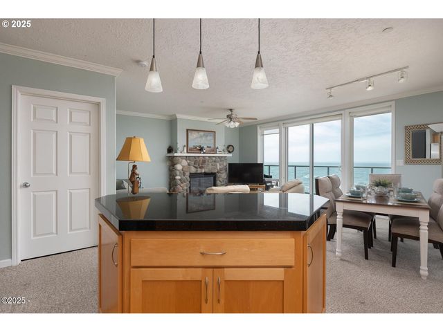 1113 N HIGHWAY 101 48, Depoe Bay, OR 97341