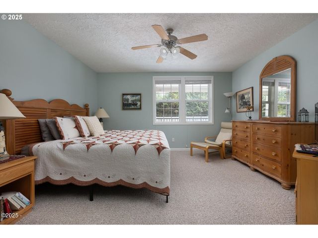 1113 N HIGHWAY 101 48, Depoe Bay, OR 97341