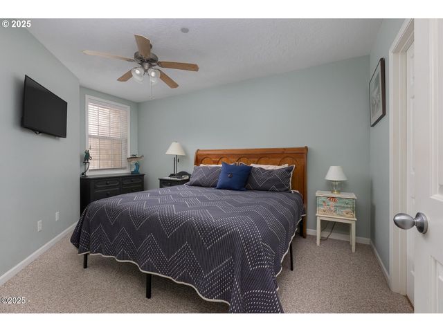 1113 N HIGHWAY 101 48, Depoe Bay, OR 97341