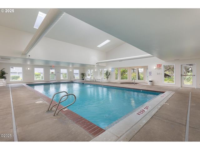 1113 N HIGHWAY 101 48, Depoe Bay, OR 97341