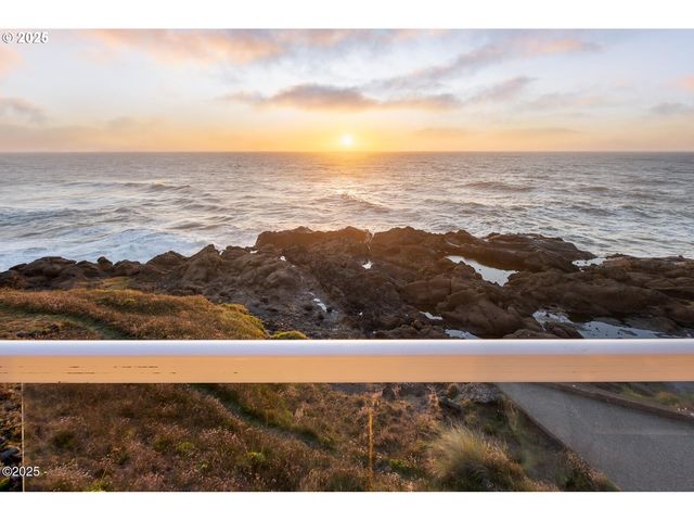 1113 N HIGHWAY 101 48, Depoe Bay, OR 97341