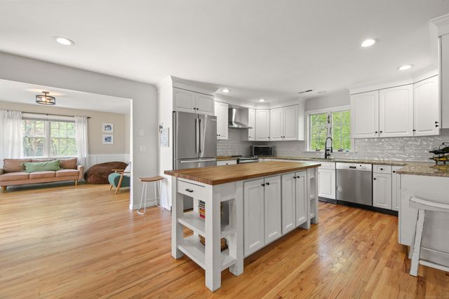 15 Renzulli Road, Norwalk, CT 06851