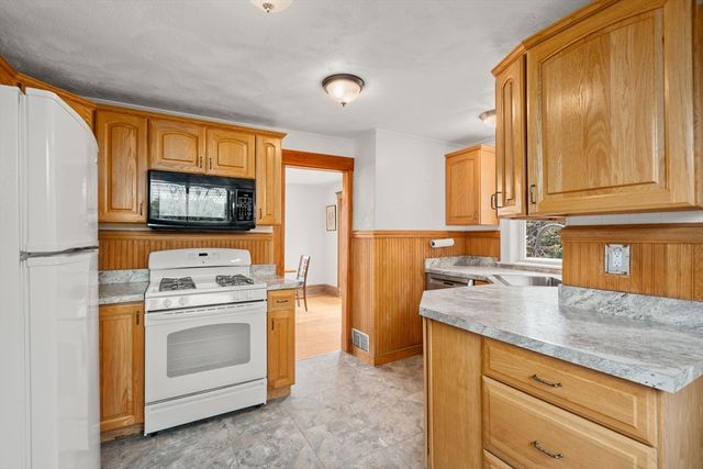 4 Edwin St, Quincy, MA 02171