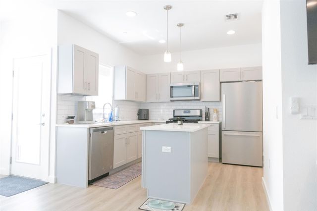 12500 Lamppost LN 16, Austin, TX 78727