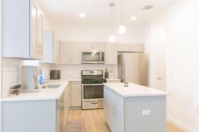 12500 Lamppost LN 16, Austin, TX 78727